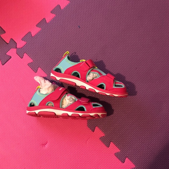 New balance, kids sandal, size 2 US. - Picture 1 of 4